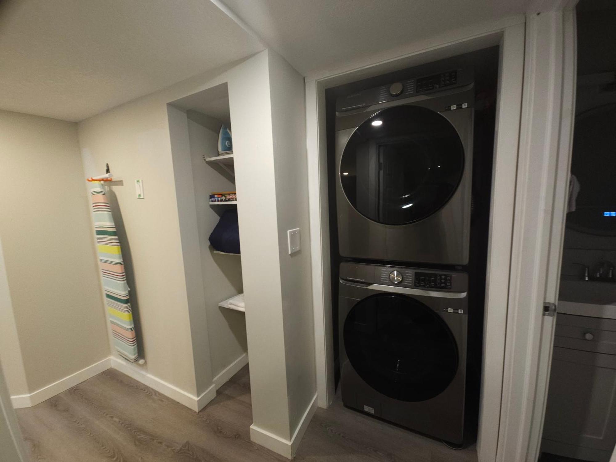 Cozy 2 Bedroom Suite, Queen Beds, Near The Airport Edmonton Buitenkant foto