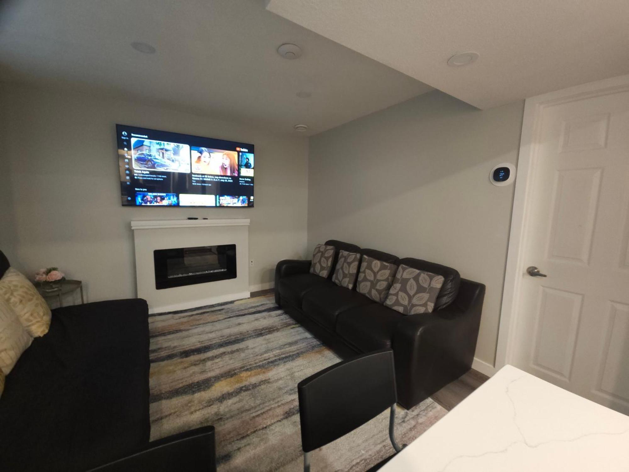 Cozy 2 Bedroom Suite, Queen Beds, Near The Airport Edmonton Buitenkant foto