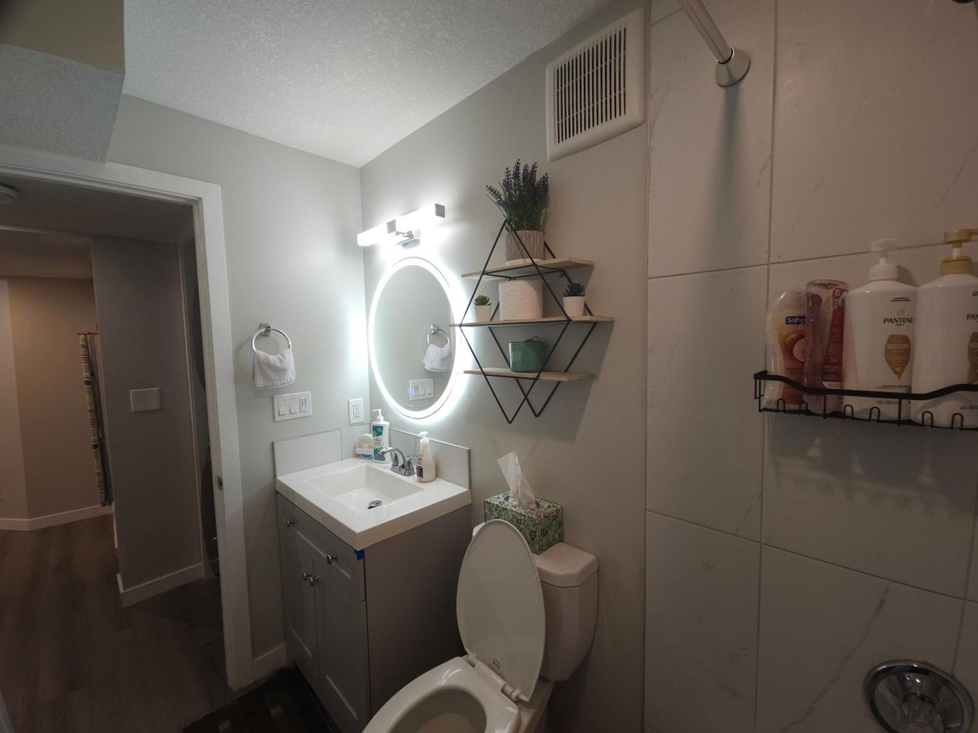 Cozy 2 Bedroom Suite, Queen Beds, Near The Airport Edmonton Buitenkant foto