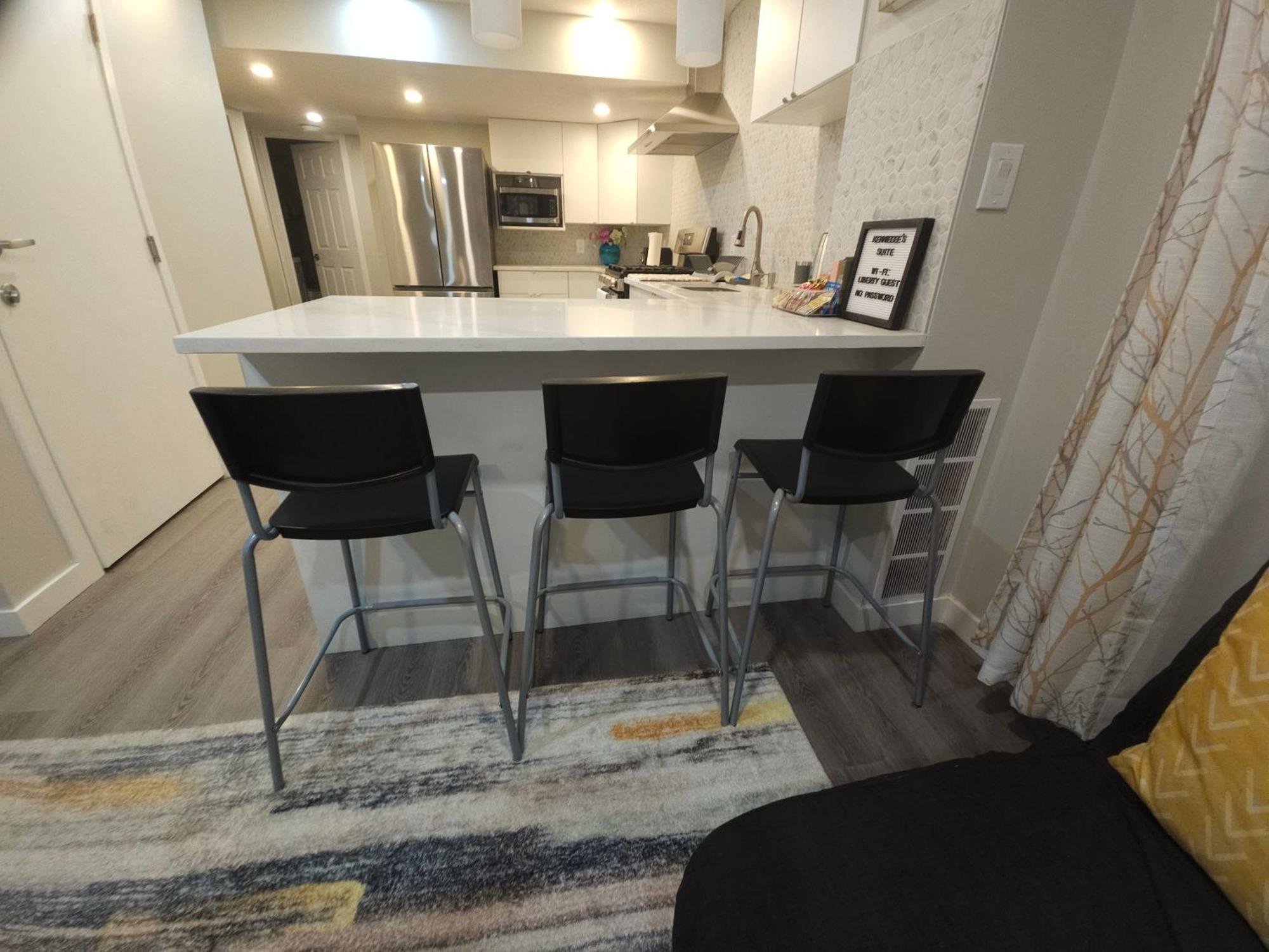 Cozy 2 Bedroom Suite, Queen Beds, Near The Airport Edmonton Buitenkant foto